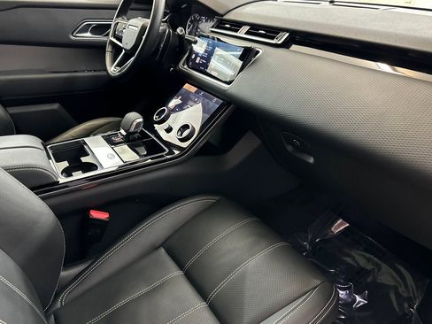 Used 2023 Land Rover Range Rover Velar R-Dynamic S image 32
