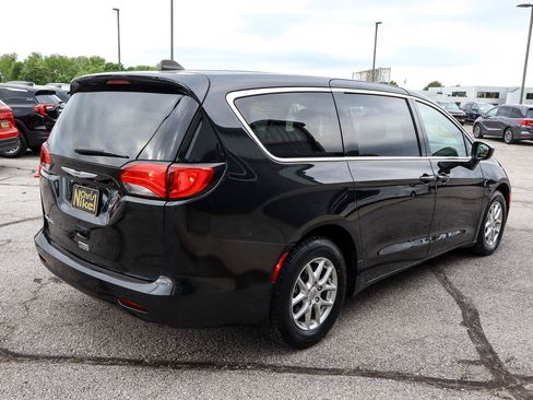 Used 2023 Chrysler Voyager LX FWD image 4