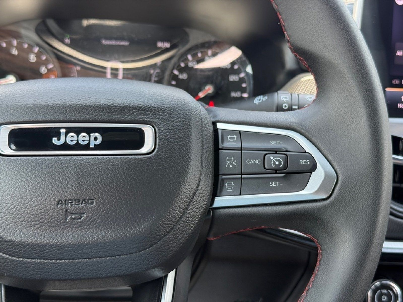 Used 2025 Jeep Compass Trailhawk AWD/4WD image 21