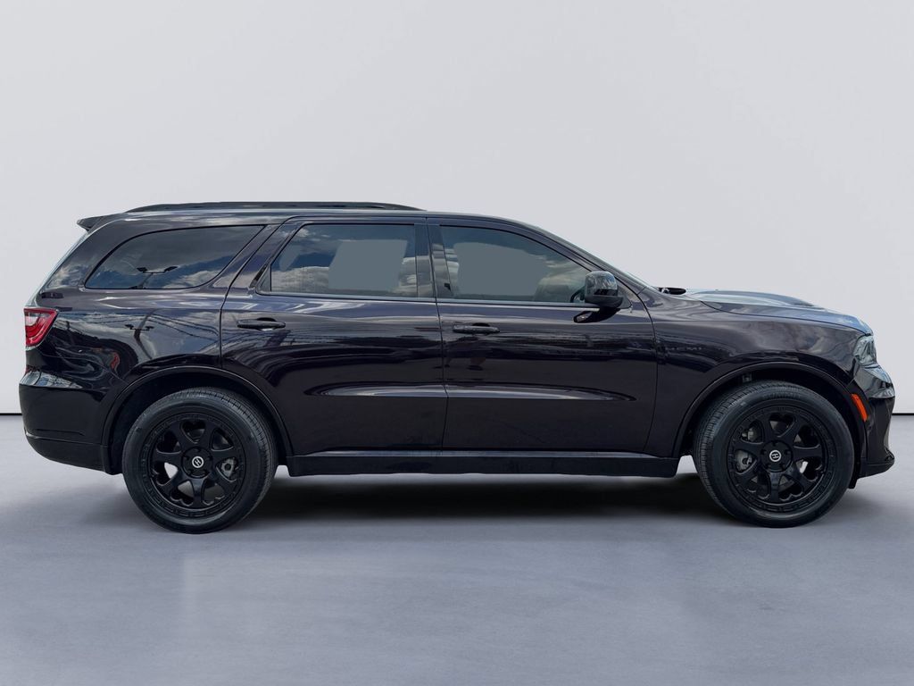 Used 2023 Dodge Durango R/T w/ Blacktop Package RWD image 2