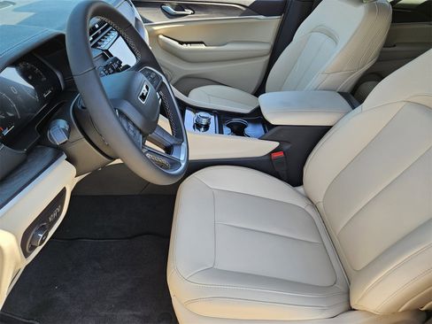 New 2025 Jeep Grand Cherokee Limited image 14