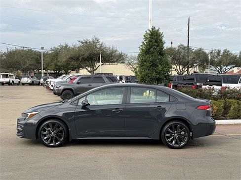 Certified 2025 Toyota Corolla SE image 4