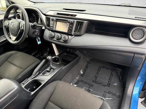 Used 2018 Toyota RAV4 LE image 13