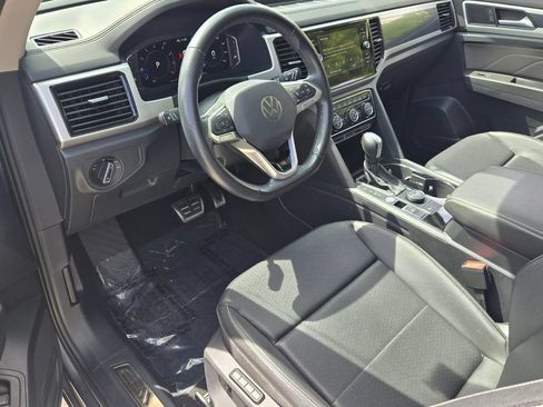Certified 2023 Volkswagen Atlas SEL R-Line AWD/4WD image 11