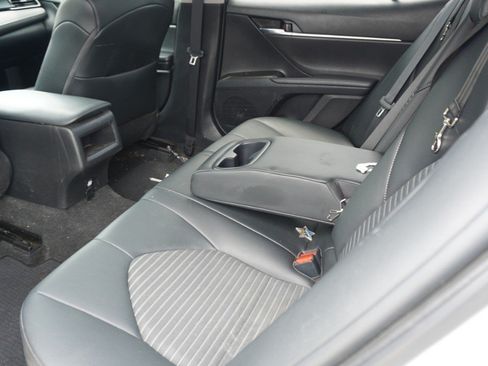 Used 2022 Toyota Camry SE FWD image 11