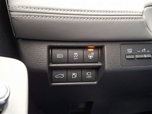 Used 2022 Toyota Avalon Limited image 28