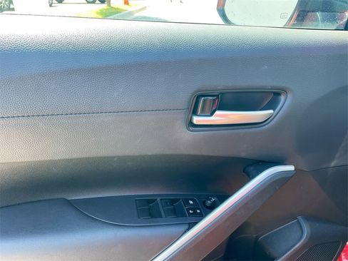 Used 2023 Toyota Corolla Cross XLE image 9