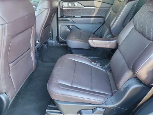 Used 2025 Ford Explorer Platinum w/ LUX Leather Package image 10