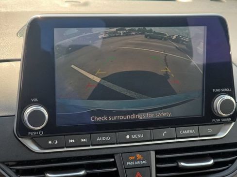 Used 2024 Nissan Altima 2.5 SV FWD image 21