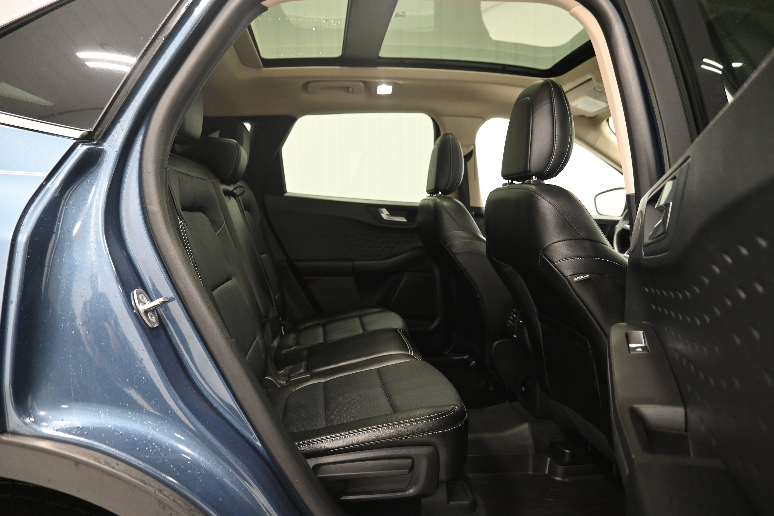 Used 2020 Ford Escape Titanium w/ Titanium Premium Package 2.0 AWD/4WD image 31