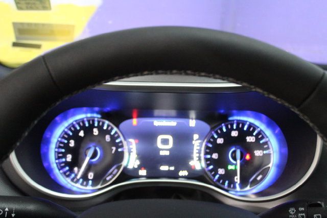 Used 2026 Chrysler Pacifica Select FWD image 18