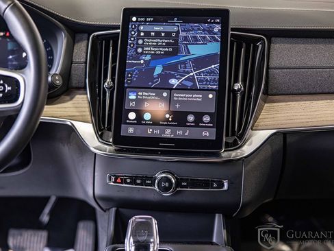 Used 2025 Volvo XC90 B6 Plus image 39