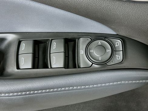 Used 2023 Buick Enclave Essence w/ Experience Buick Package FWD image 15