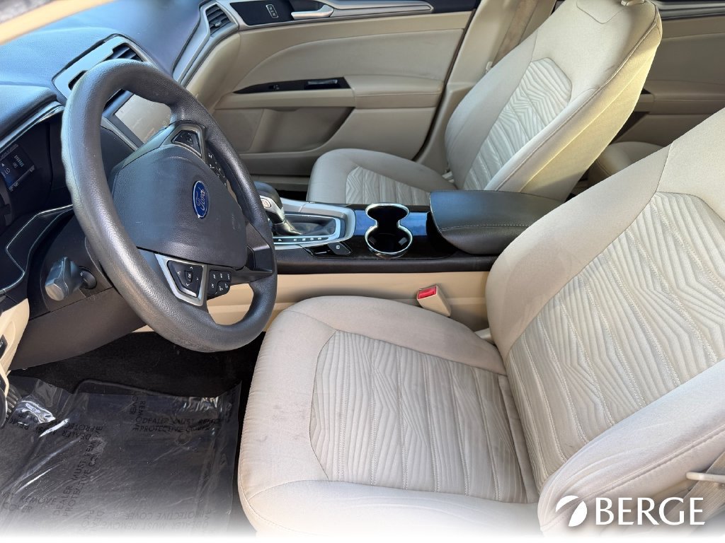 Used 2016 Ford Fusion SE FWD image 13