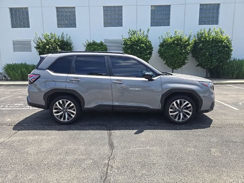 Used 2025 Subaru Forester Touring AWD/4WD image 9