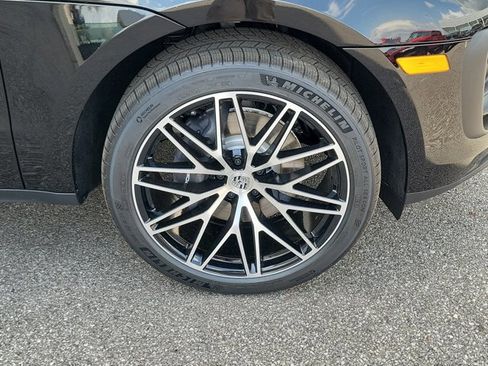 New 2026 Porsche Macan image 12