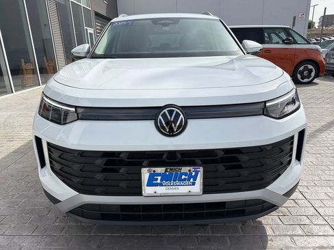Certified 2025 Volkswagen Tiguan SE image 10