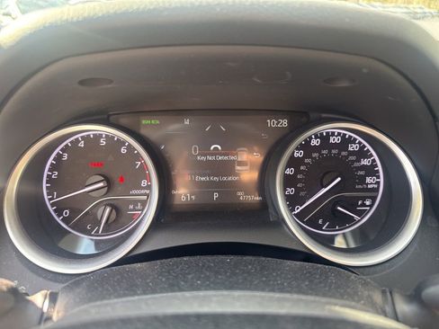 Used 2023 Toyota Camry XLE image 3