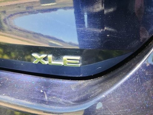 Used 2021 Toyota Highlander XLE AWD/4WD image 24