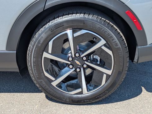 Used 2026 Chevrolet Equinox EV LT w/ LPO, All-Weather Mat Package image 9