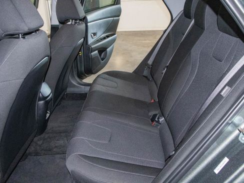 Used 2025 Hyundai Elantra SE FWD image 13