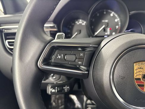 Certified 2025 Porsche Macan AWD/4WD image 38