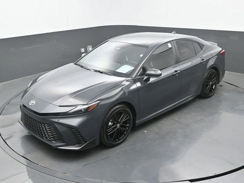 Used 2025 Toyota Camry SE image 31