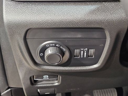 Used 2025 Jeep Grand Cherokee L Laredo RWD image 25