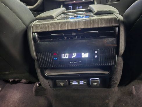 Certified 2022 Jeep Wagoneer Series II AWD/4WD image 39