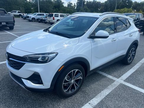 Used 2022 Buick Encore GX Essence FWD image 2