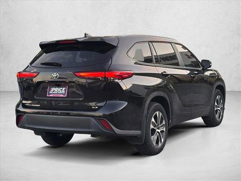 Used 2023 Toyota Highlander XLE image 5