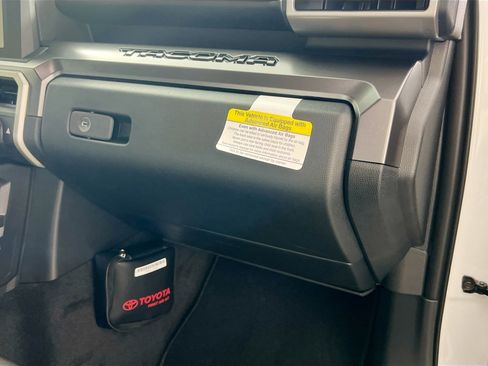 Used 2025 Toyota Tacoma TRD Sport image 34