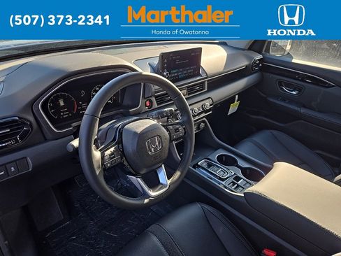 New 2025 Honda Pilot Touring image 11