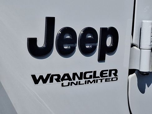 Certified 2022 Jeep Wrangler Unlimited Sahara image 29