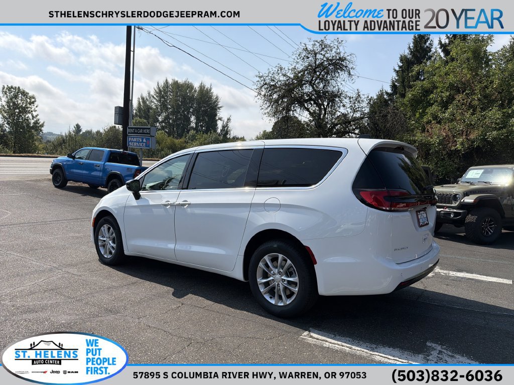 New 2027 Chrysler Pacifica Select w/ Family Tech Group AWD/4WD image 4