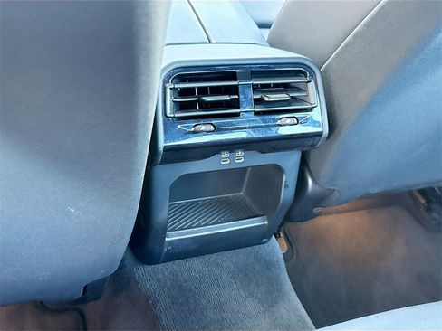 Used 2024 BMW 530i xDrive image 28