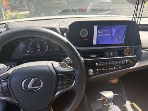 Used 2025 Lexus ES 350 w/ Premium Package FWD image 4