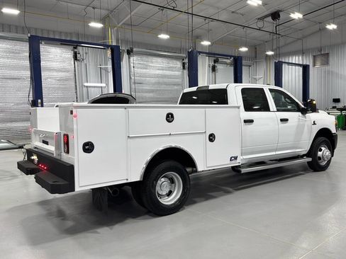 New 2024 RAM 3500 Tradesman image 9