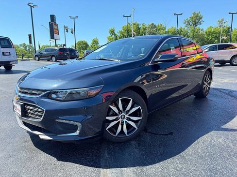 Used 2017 Chevrolet Malibu LT w/ Leather Package FWD image 3