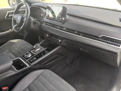 Used 2024 Mitsubishi Outlander SE Black Edition FWD image 40