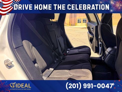 Used 2016 Jeep Cherokee Latitude w/ Cold Weather Group AWD/4WD image 11