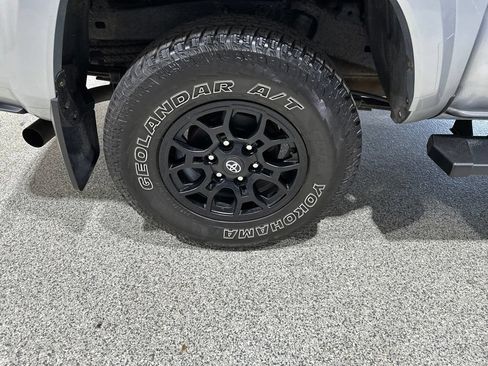 Used 2022 Toyota Tacoma SR5 AWD/4WD image 20