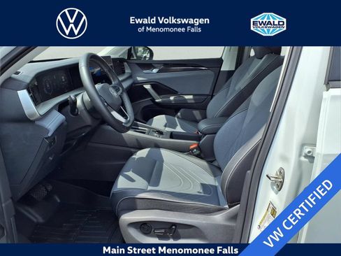 Certified 2025 Volkswagen Tiguan SE w/ Panoramic Sunroof Package AWD/4WD image 12