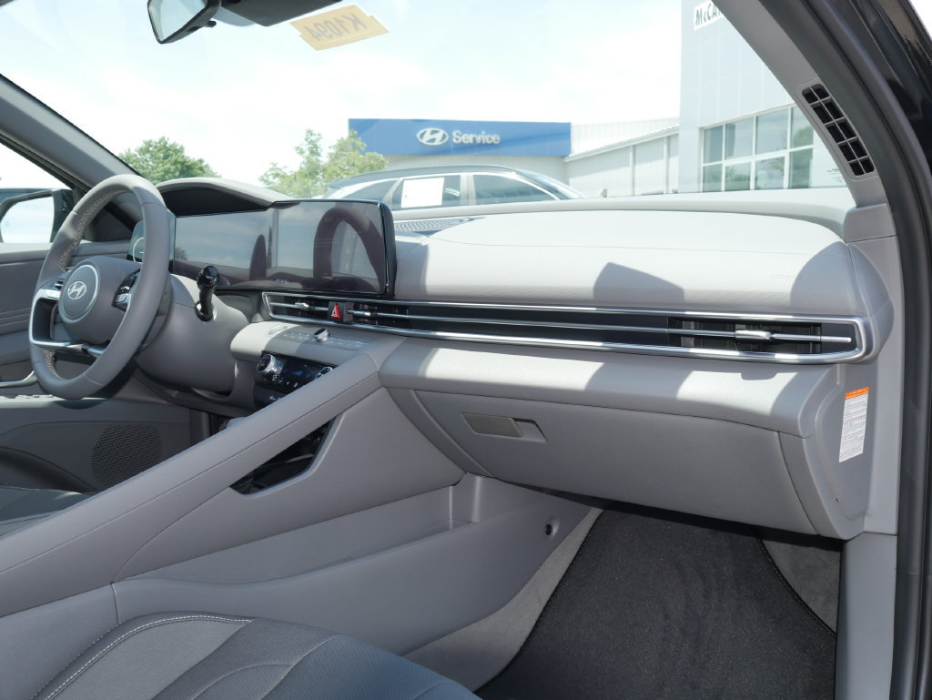 New 2026 Hyundai Elantra SEL FWD image 22