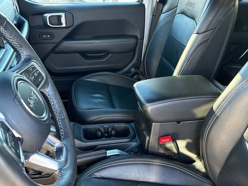 Used 2019 Jeep Wrangler Unlimited Sahara w/ Quick Order Package 24M Moab image 20