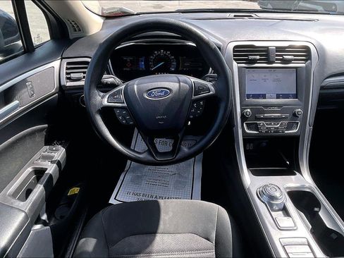 Used 2020 Ford Fusion SE FWD image 5