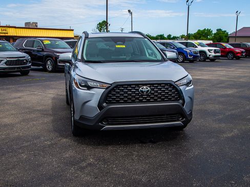 Used 2023 Toyota Corolla Cross LE w/ Moonroof Package AWD/4WD image 10