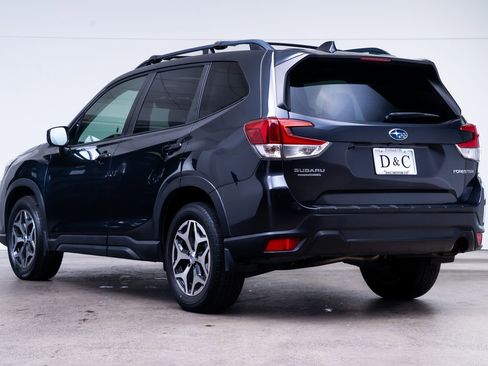 Used 2019 Subaru Forester Premium AWD/4WD image 4
