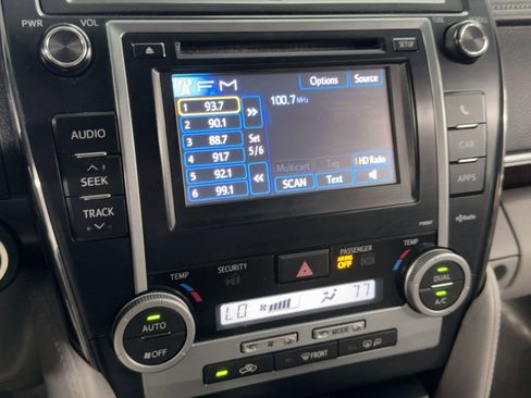 Used 2012 Toyota Camry XLE image 24