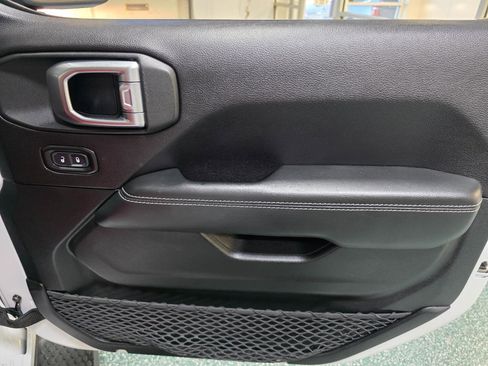 Used 2020 Jeep Wrangler Unlimited Sahara w/ Uconnect 4C Nav & Sound Group image 26